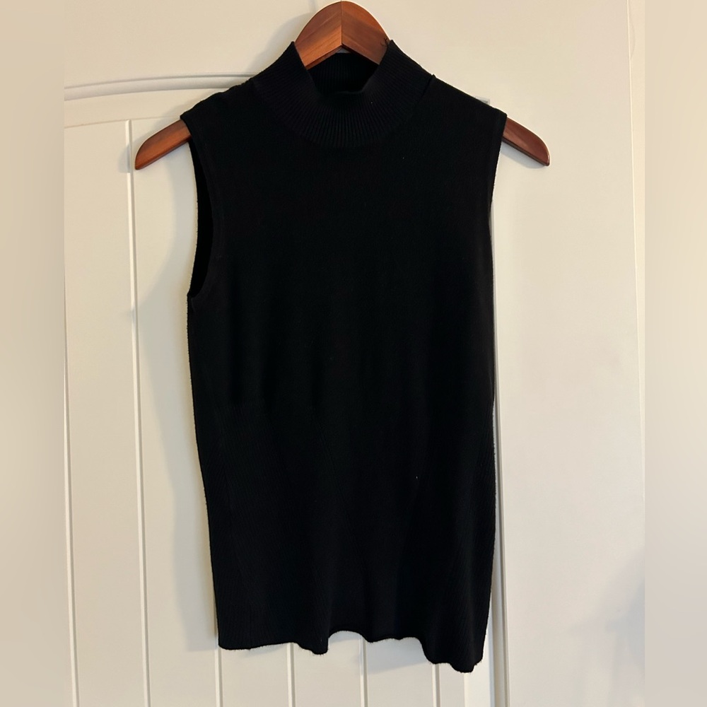 Philosophy Sleeveless Mockneck Sweater in Black Size M